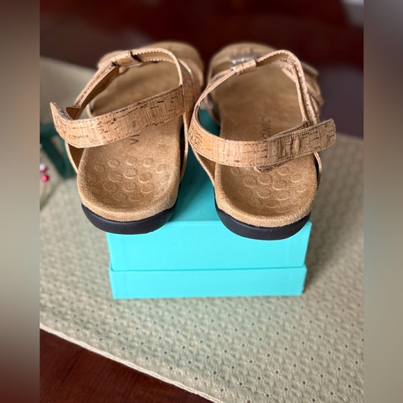 Vivonic Amber Adjustable strap Sandal Sz. 7.5 NWOT - Picture 8 of 8